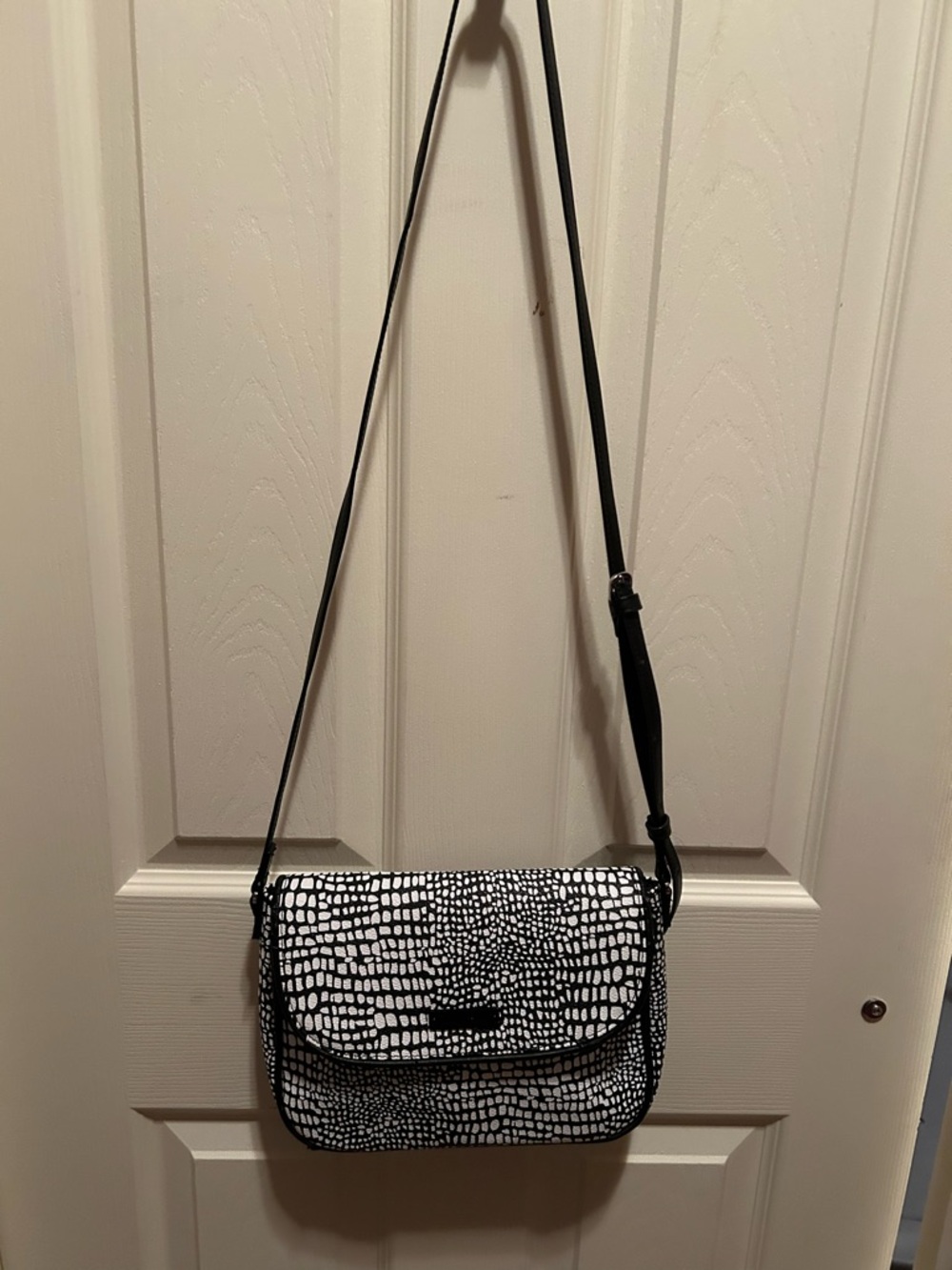Vera Bradley Crossbody Bag in Midnight Snakeskin Black & White pattern. 7”x10”